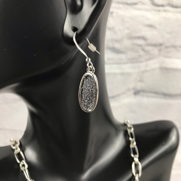 Jewelry - Picture 8 of 11